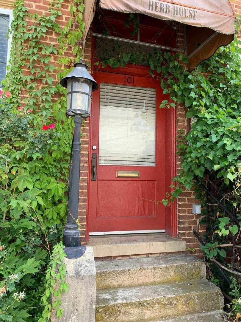 Apartment for rent at 109 Pendleton St, Marion, VA 24354