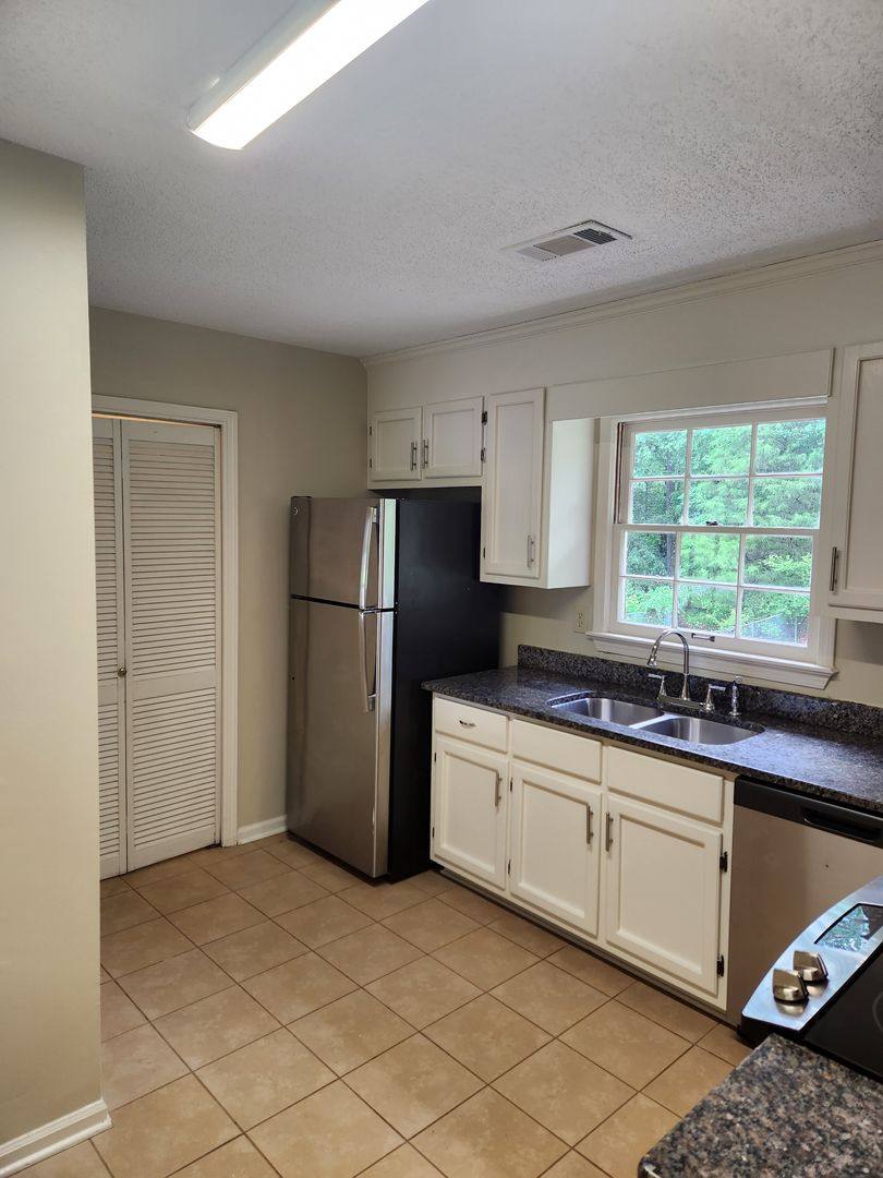 House for rent at 1706 37th St NE, Tuscaloosa, AL 35406