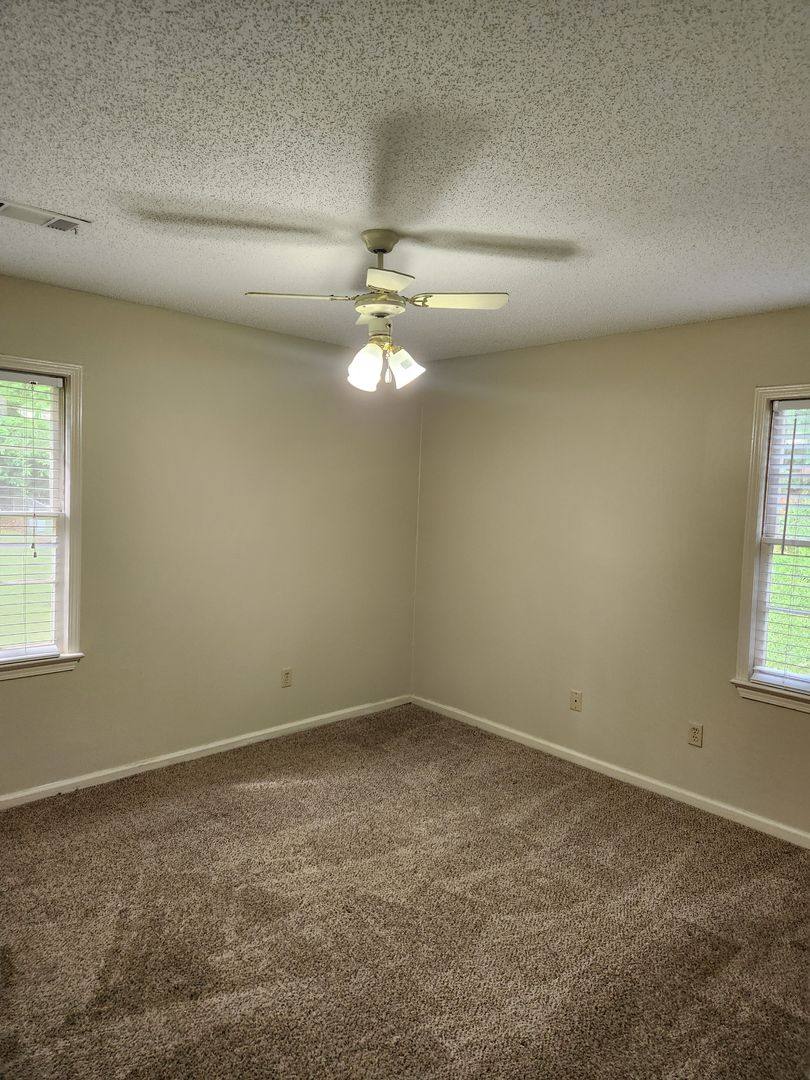 House for rent at 1706 37th St NE, Tuscaloosa, AL 35406