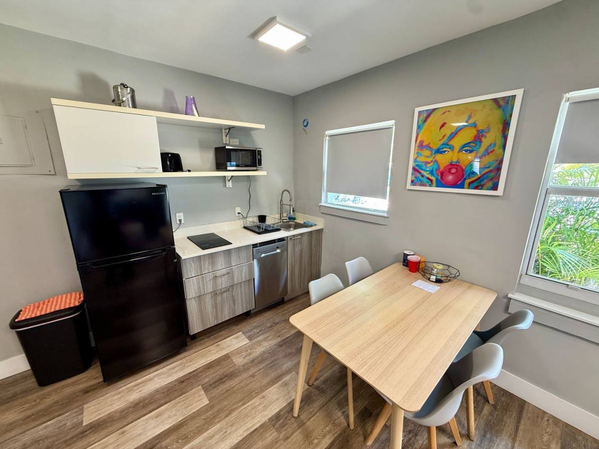 Apartment for rent at 1020 N Victoria Park Rd, Fort Lauderdale, FL 33304