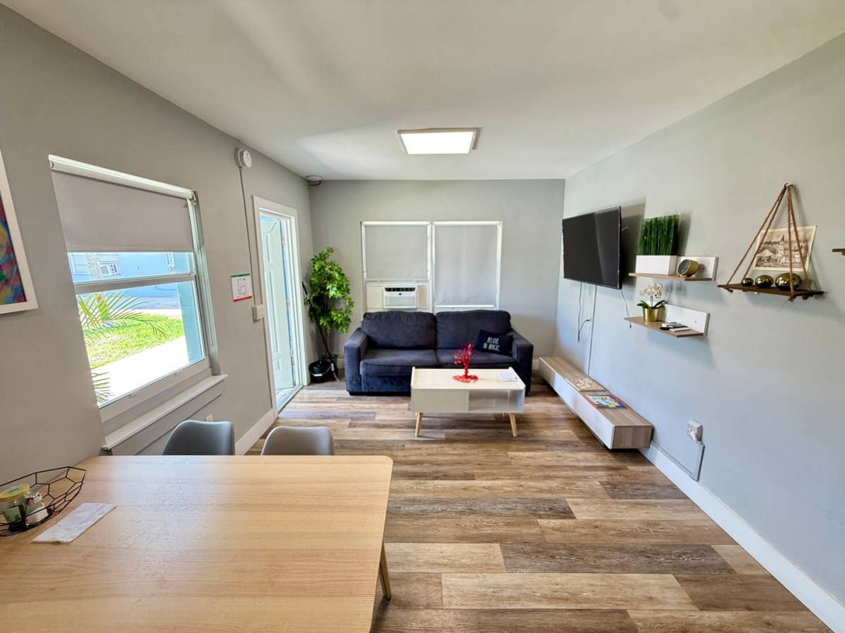 Apartment for rent at 1020 N Victoria Park Rd, Fort Lauderdale, FL 33304