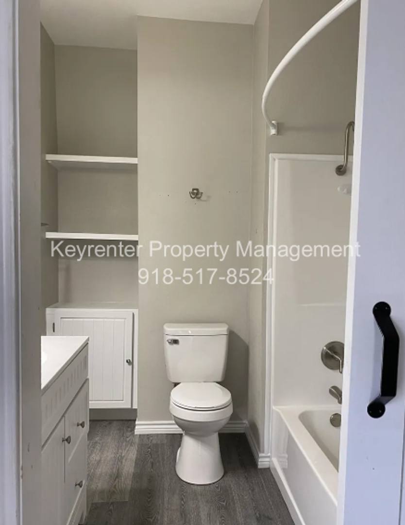 House for rent at 317 E Will Roger Blvd, Claremore, OK 74017