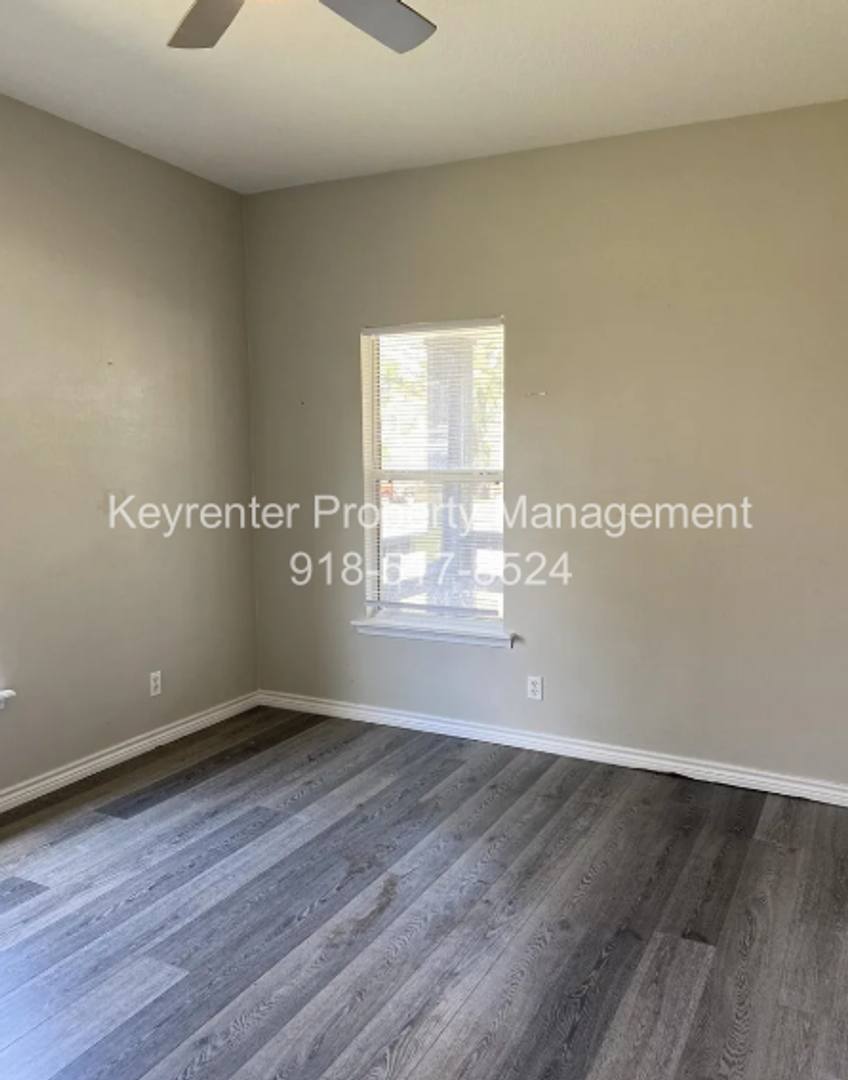 House for rent at 317 E Will Roger Blvd, Claremore, OK 74017