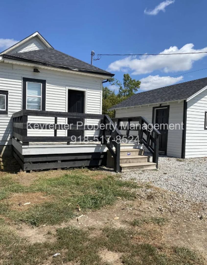 House for rent at 317 E Will Roger Blvd, Claremore, OK 74017