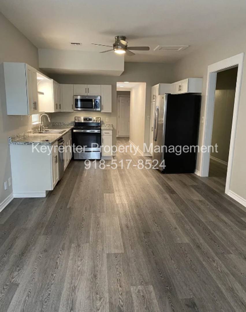 House for rent at 317 E Will Roger Blvd, Claremore, OK 74017