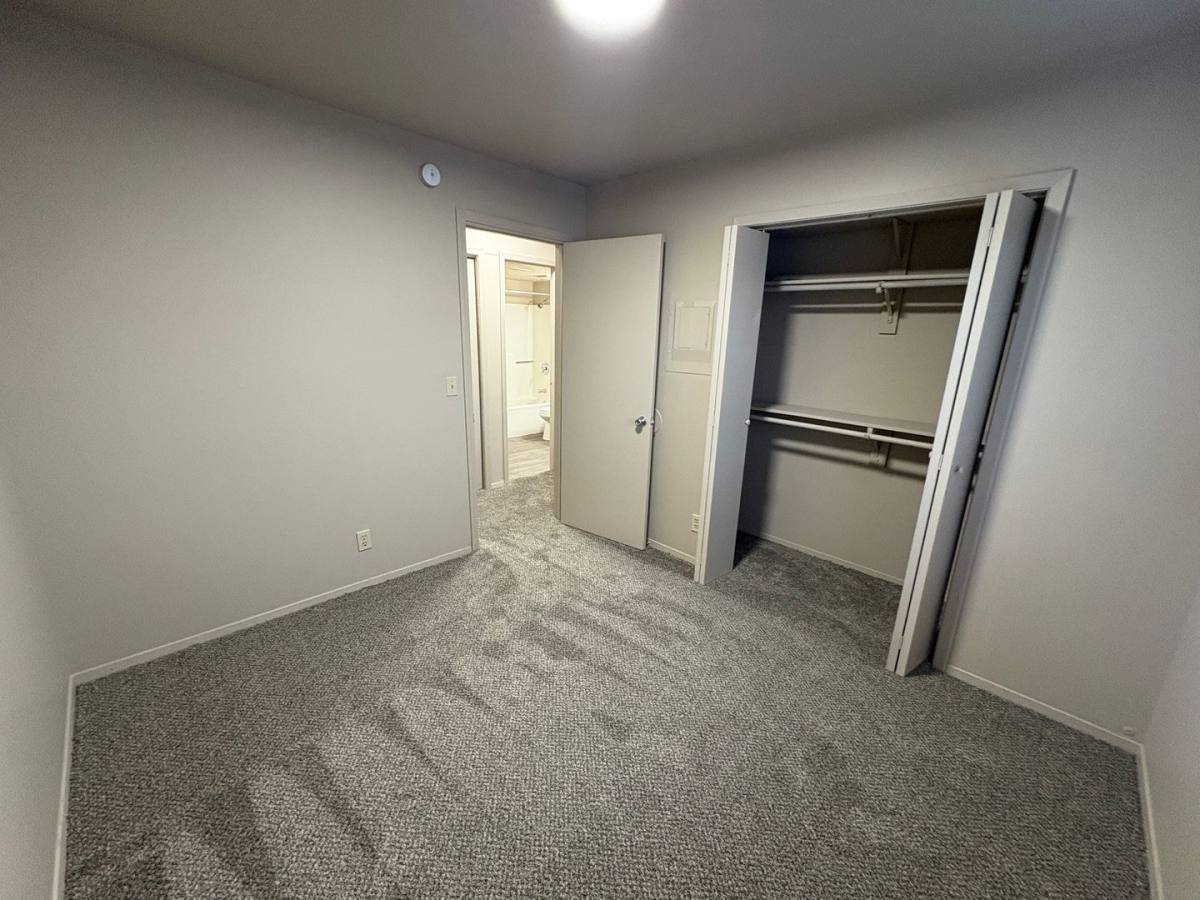 Apartment for rent at 10919 Cottonwood Lane, Omaha, NE 68164