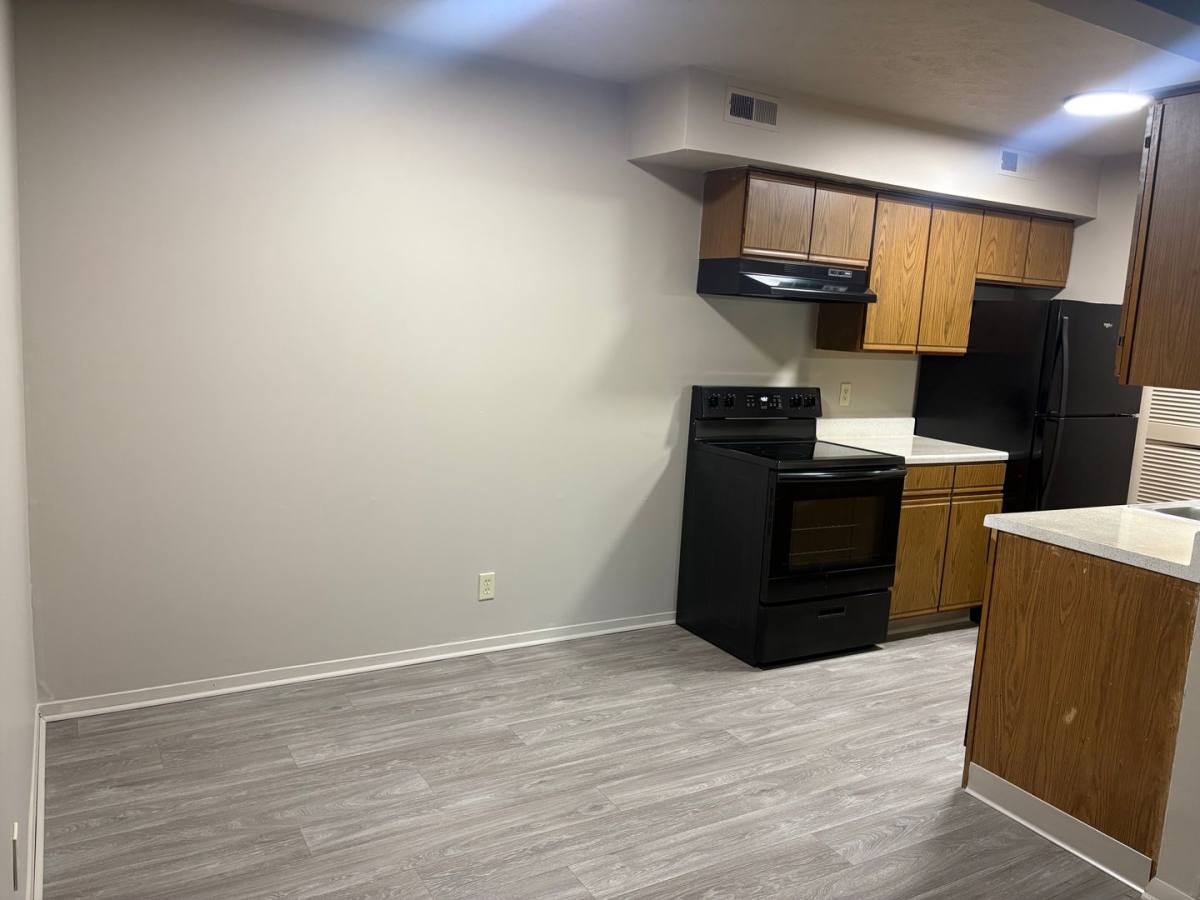 Apartment for rent at 10919 Cottonwood Lane, Omaha, NE 68164