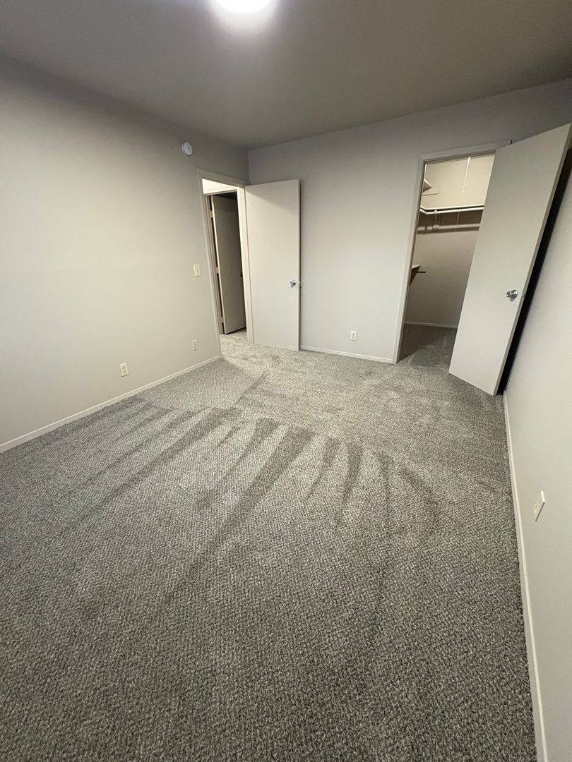 Apartment for rent at 10919 Cottonwood Lane, Omaha, NE 68164