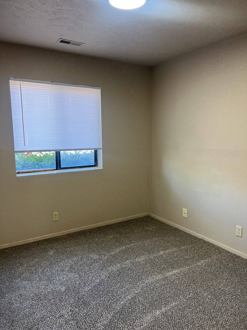 Apartment for rent at 10919 Cottonwood Lane, Omaha, NE 68164