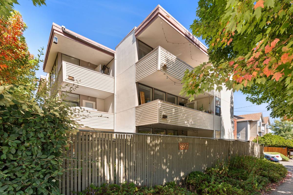 Apartment for rent at 802 N 43rd St, Seattle, WA 98103