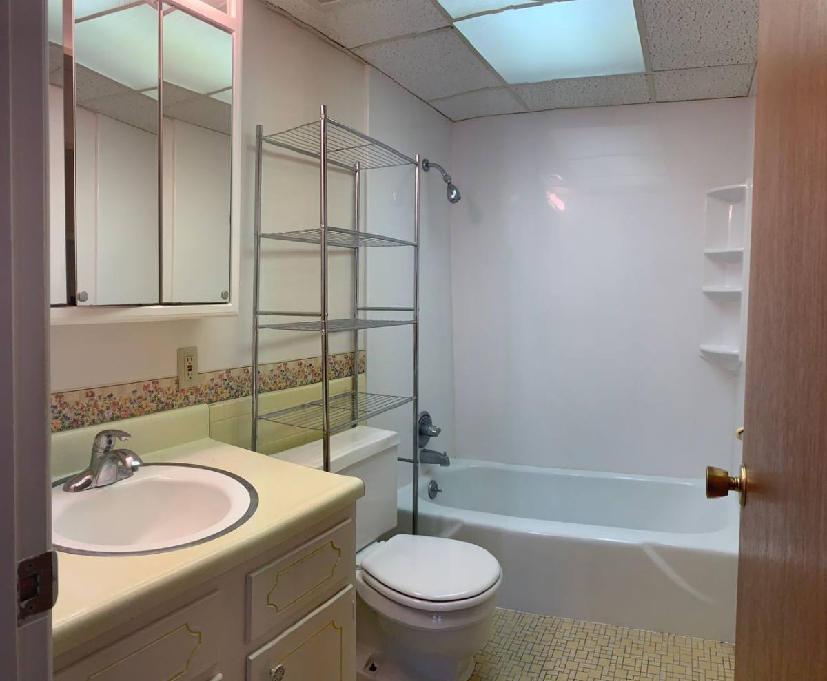 Apartment for rent at 7107-7115 Miramar Dr, Peoria, IL 61614