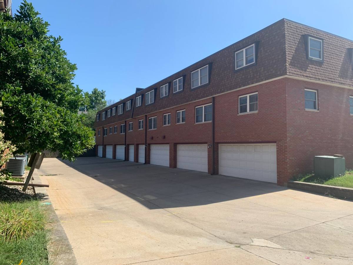Apartment for rent at 7107-7115 Miramar Dr, Peoria, IL 61614