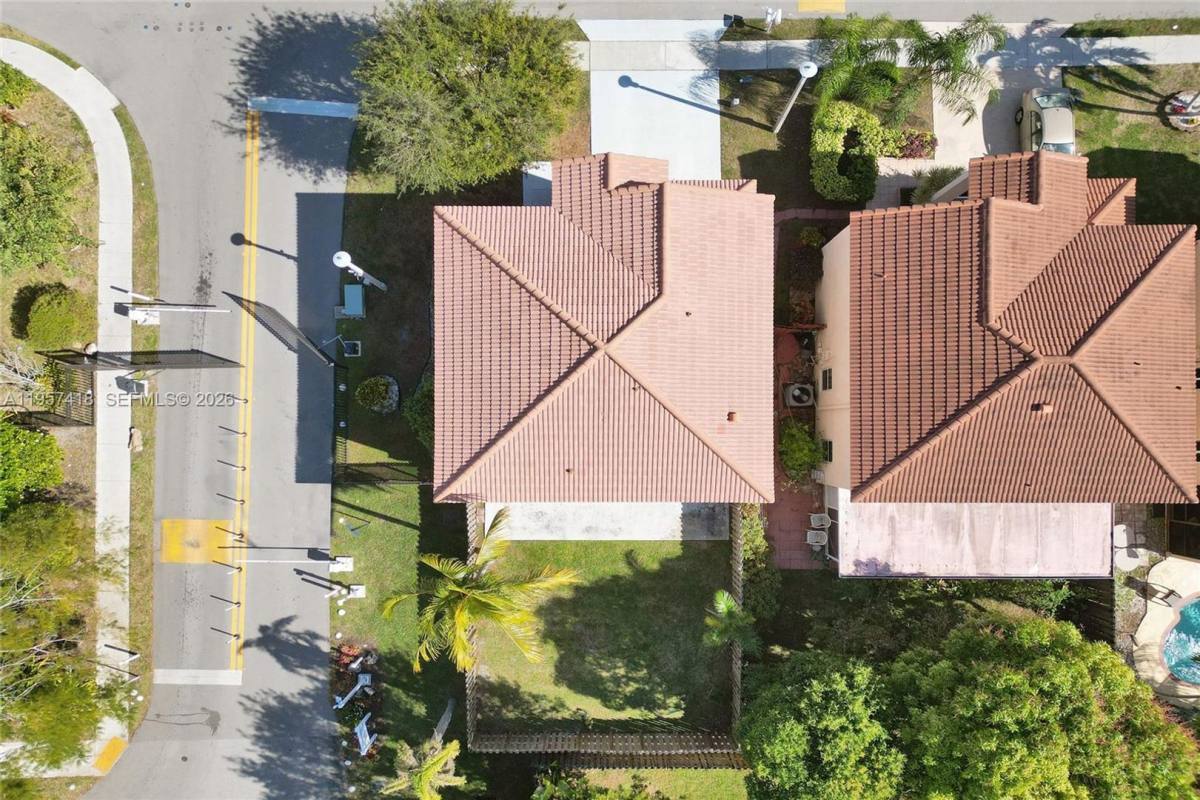 2001 Barcelona Terrace, Pompano Beach, FL 33063