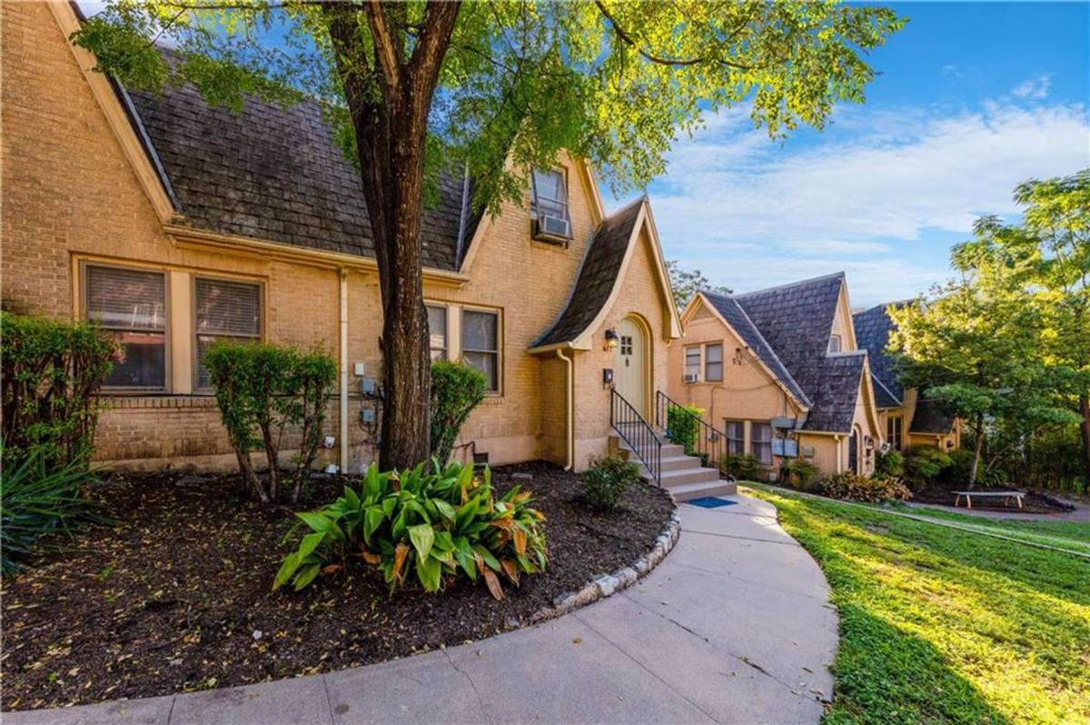 Townhouse for rent at 407 E 32nd St #B, Austin, TX 78705
