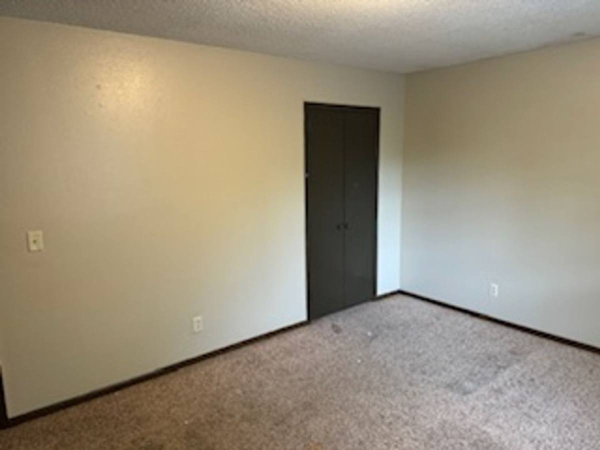 Apartment for rent at 1225 Langley Rd, Waterloo, IA 50702