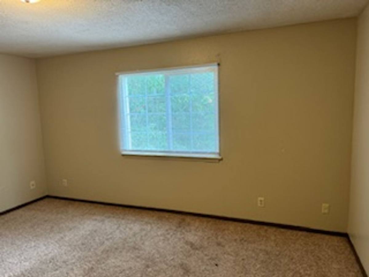 Apartment for rent at 1225 Langley Rd, Waterloo, IA 50702
