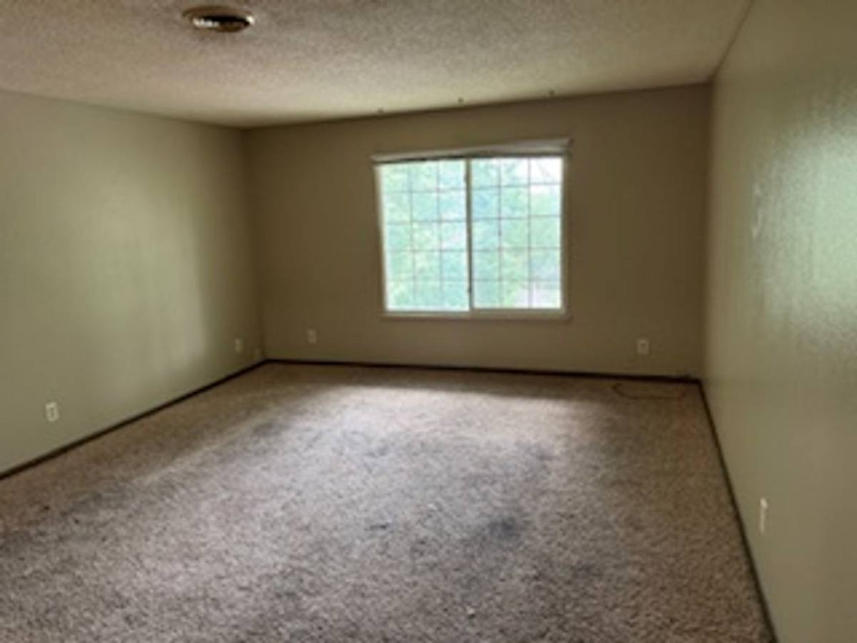 Apartment for rent at 1225 Langley Rd, Waterloo, IA 50702