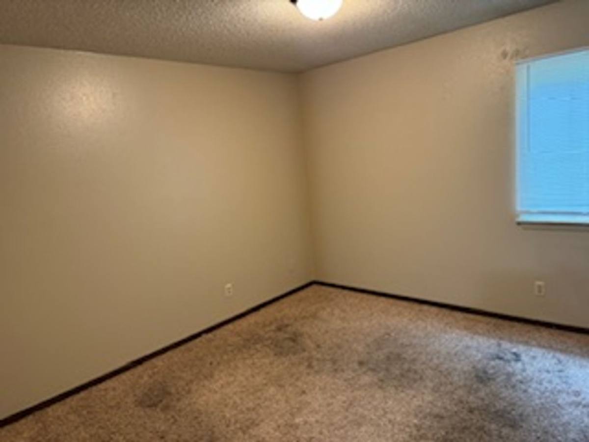 Apartment for rent at 1225 Langley Rd, Waterloo, IA 50702