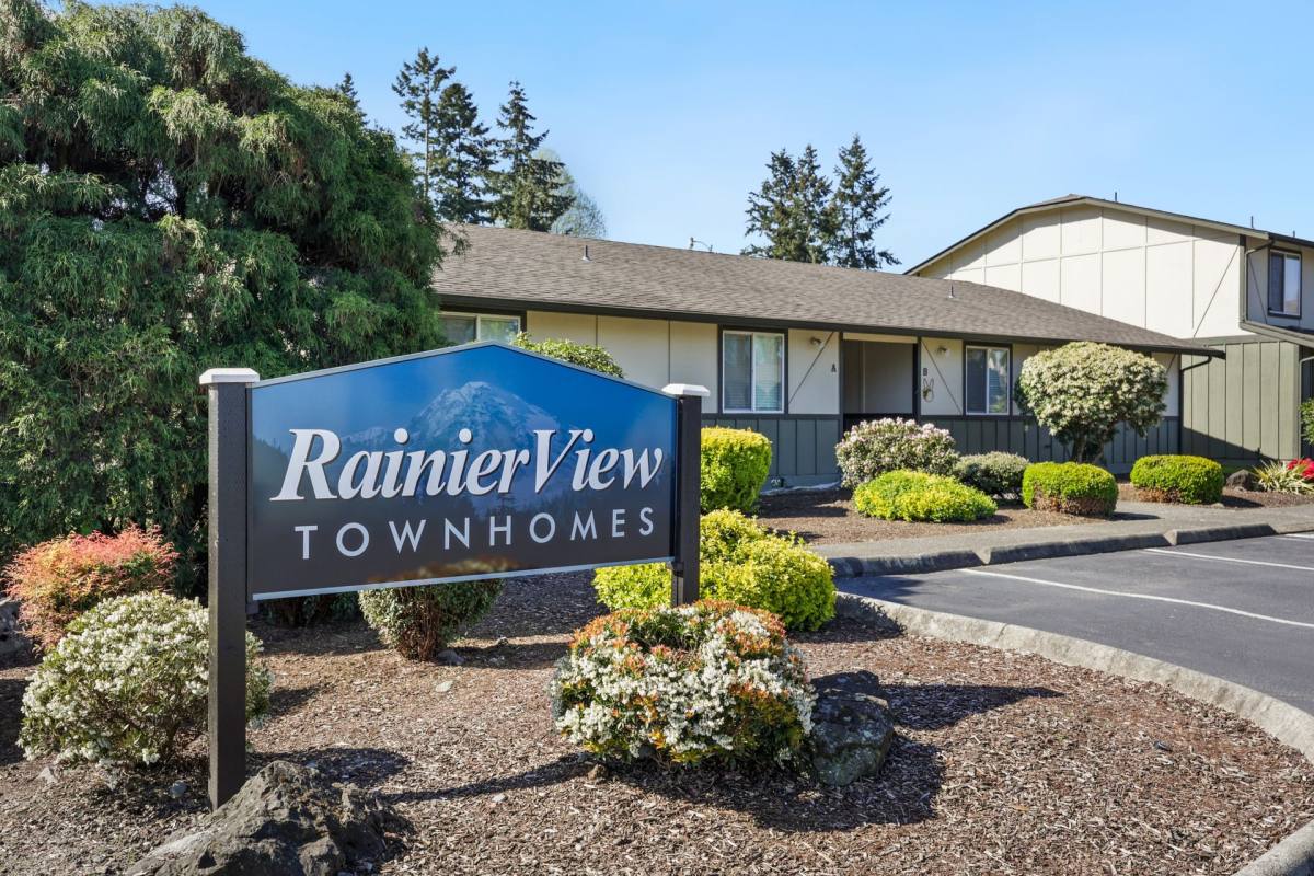 Townhouse for rent at 5106 Parker Rd E, Sumner, WA 98390