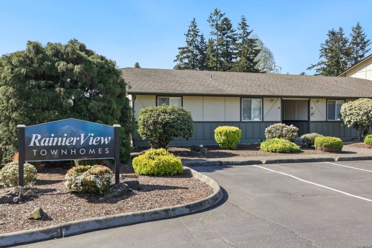 Townhouse for rent at 5106 Parker Rd E, Sumner, WA 98390