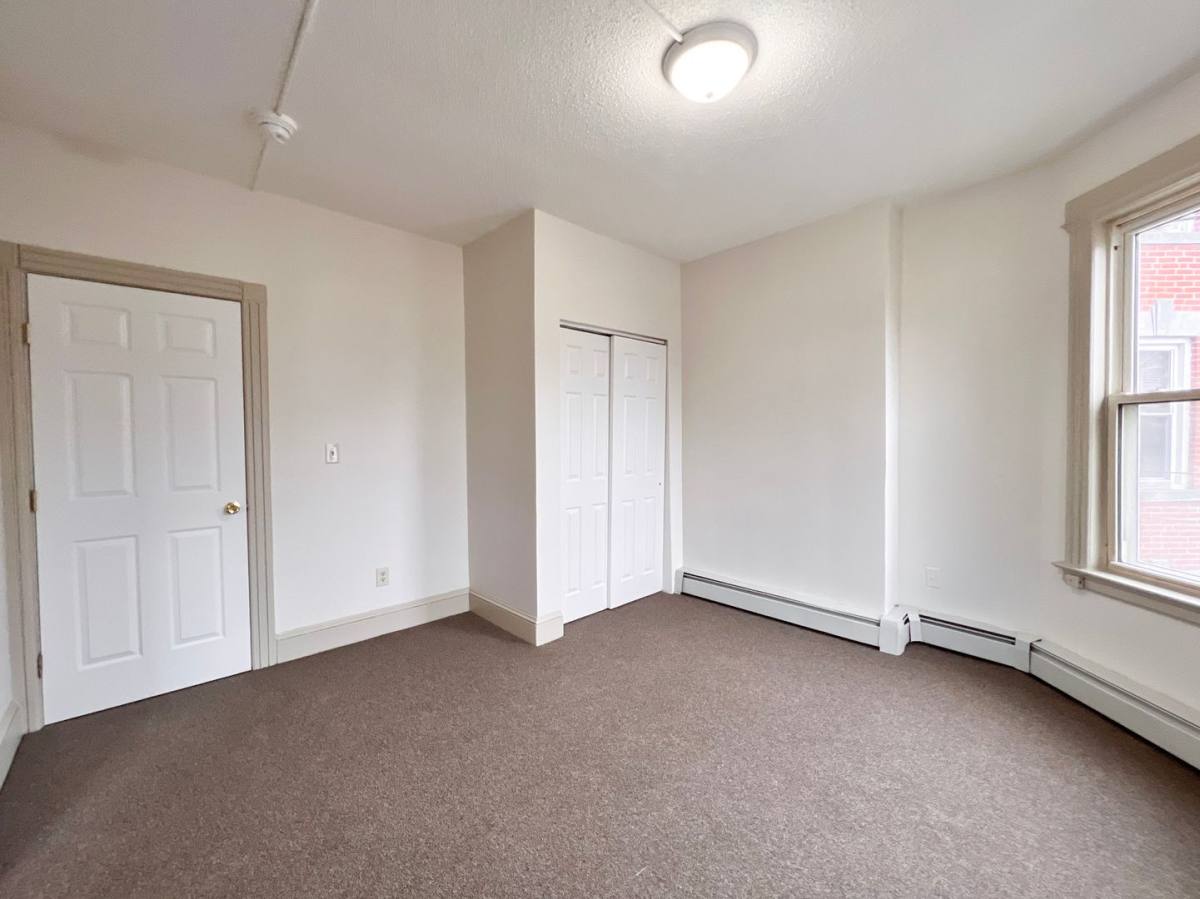 Apartment for rent at 35-37 Bond St, Hartford, CT 06114