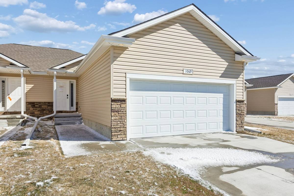 Townhouse for rent at 1073 N 170th Terrace, Omaha, NE 68118