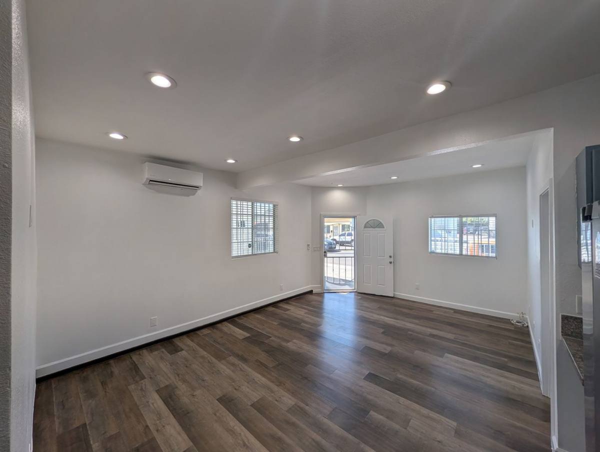 Apartment for rent at 456 Market Ave, Long Beach, CA 90805