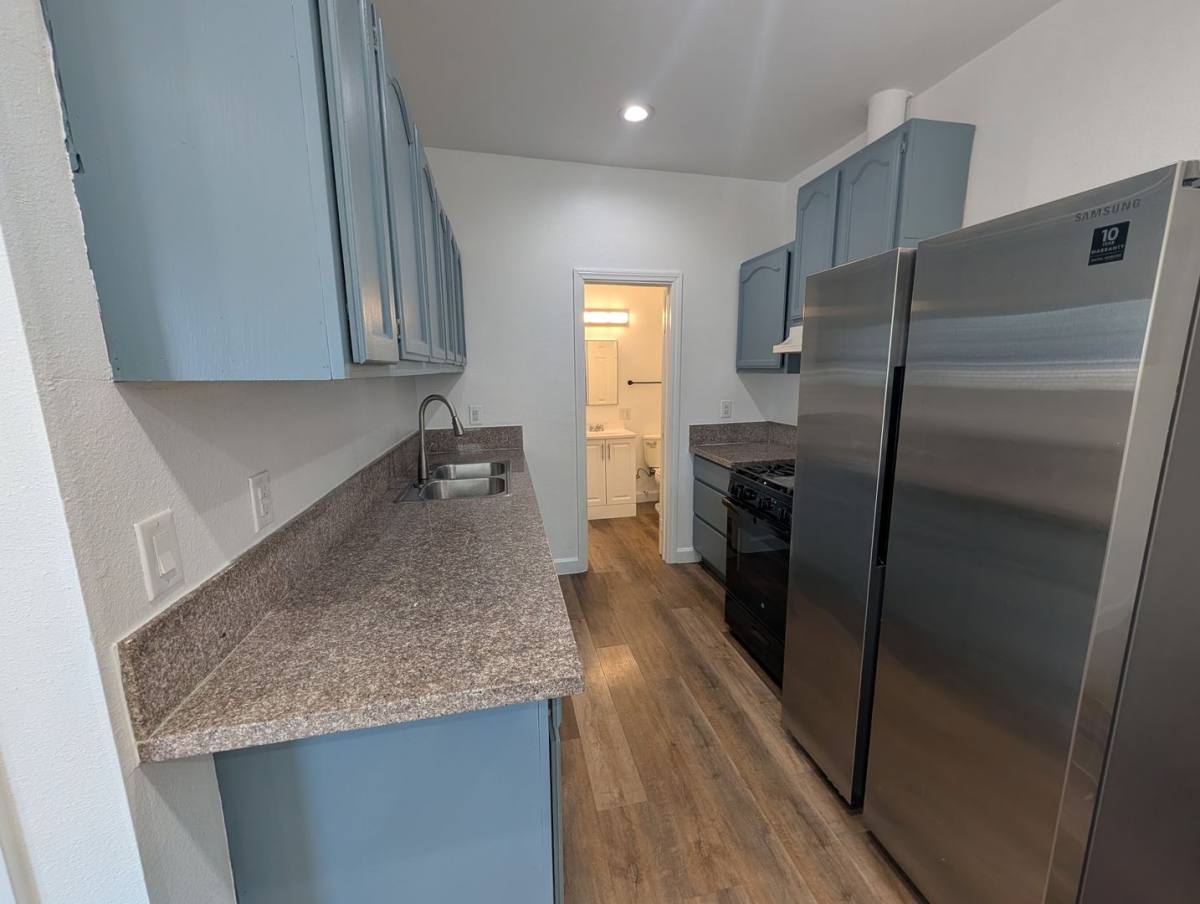Apartment for rent at 456 Market Ave, Long Beach, CA 90805