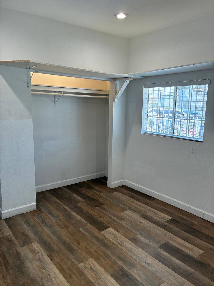 Apartment for rent at 456 Market Ave, Long Beach, CA 90805