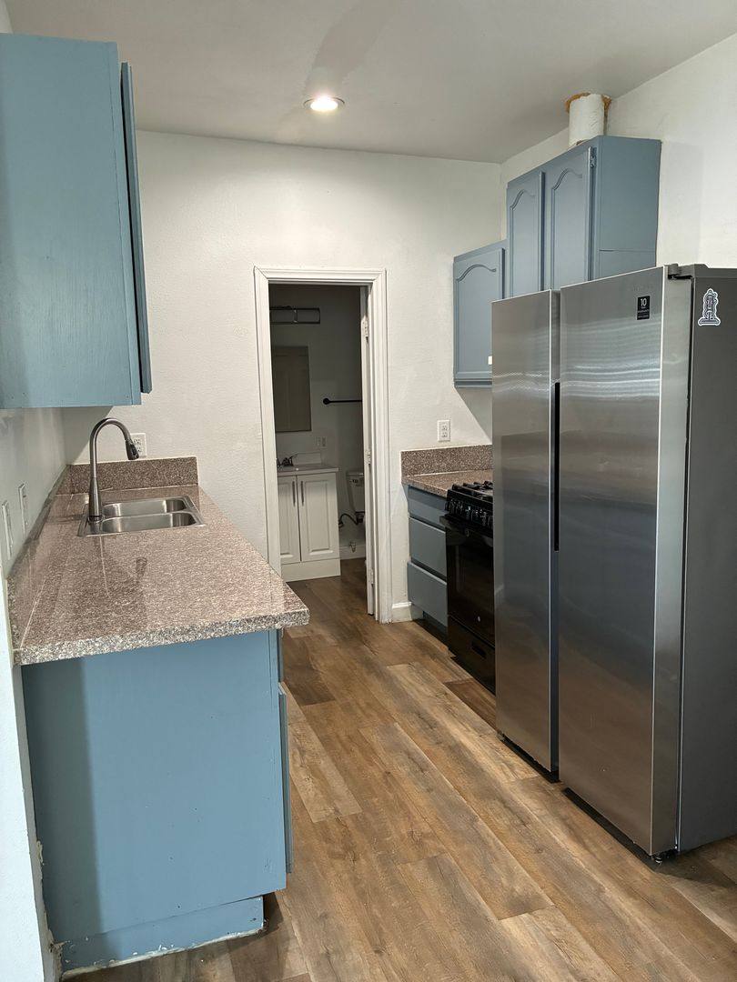 Apartment for rent at 456 Market Ave, Long Beach, CA 90805