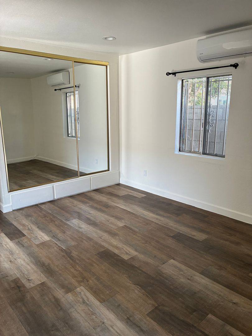Apartment for rent at 456 Market Ave, Long Beach, CA 90805