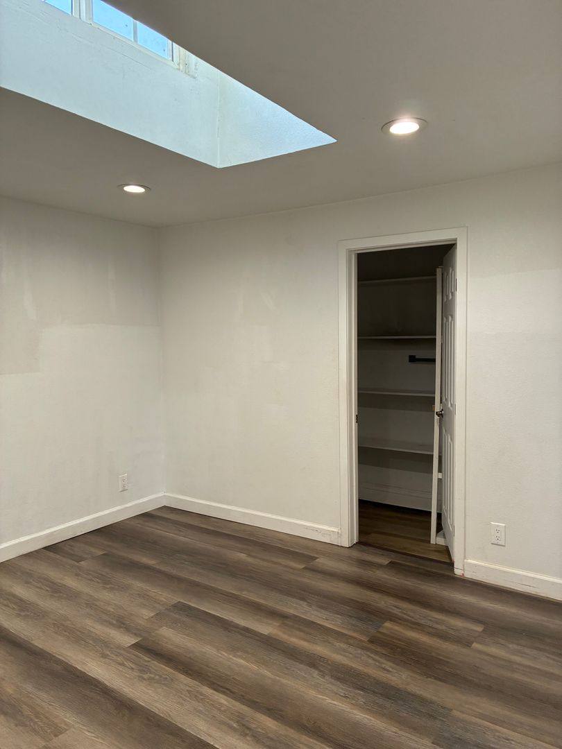 Apartment for rent at 456 Market Ave, Long Beach, CA 90805