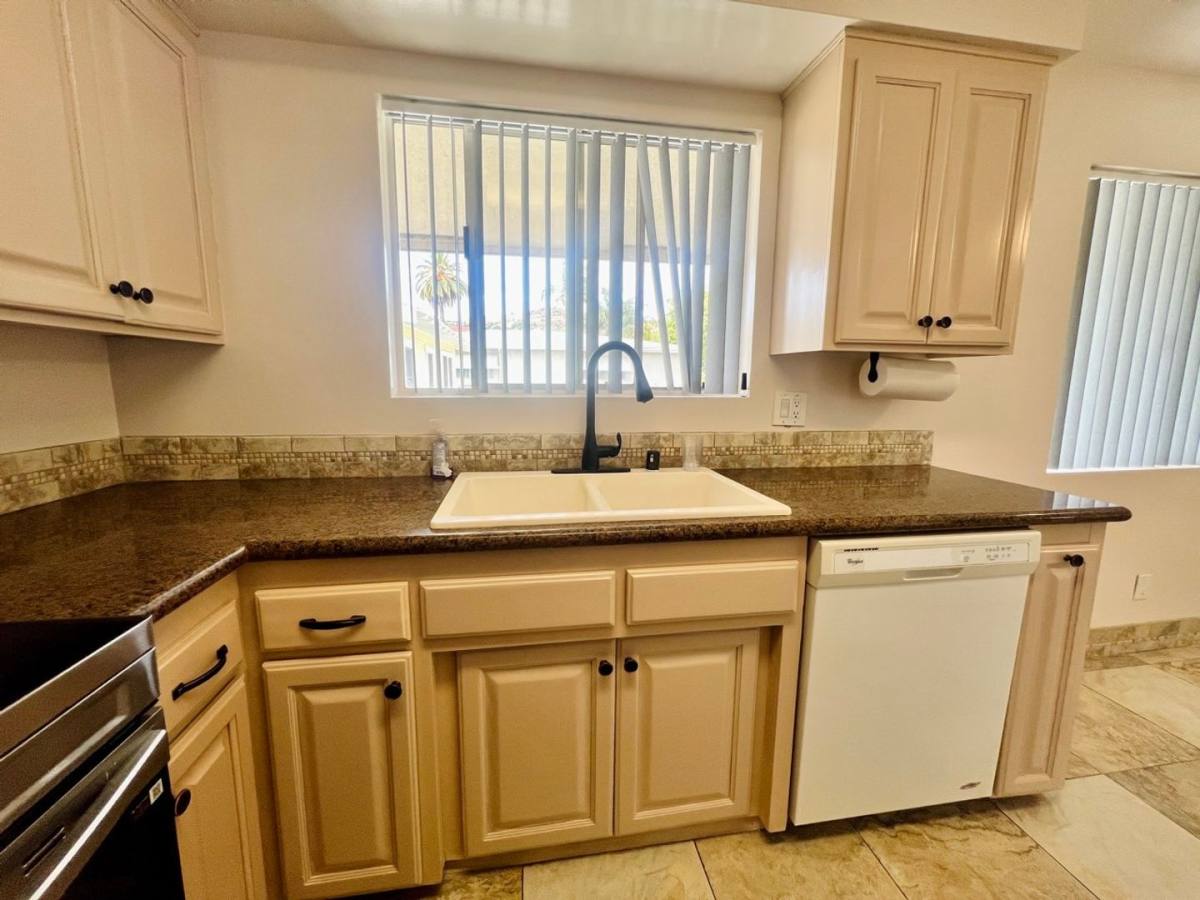 Apartment for rent at 6227 Greenleaf Ave, Whittier, CA 90601
