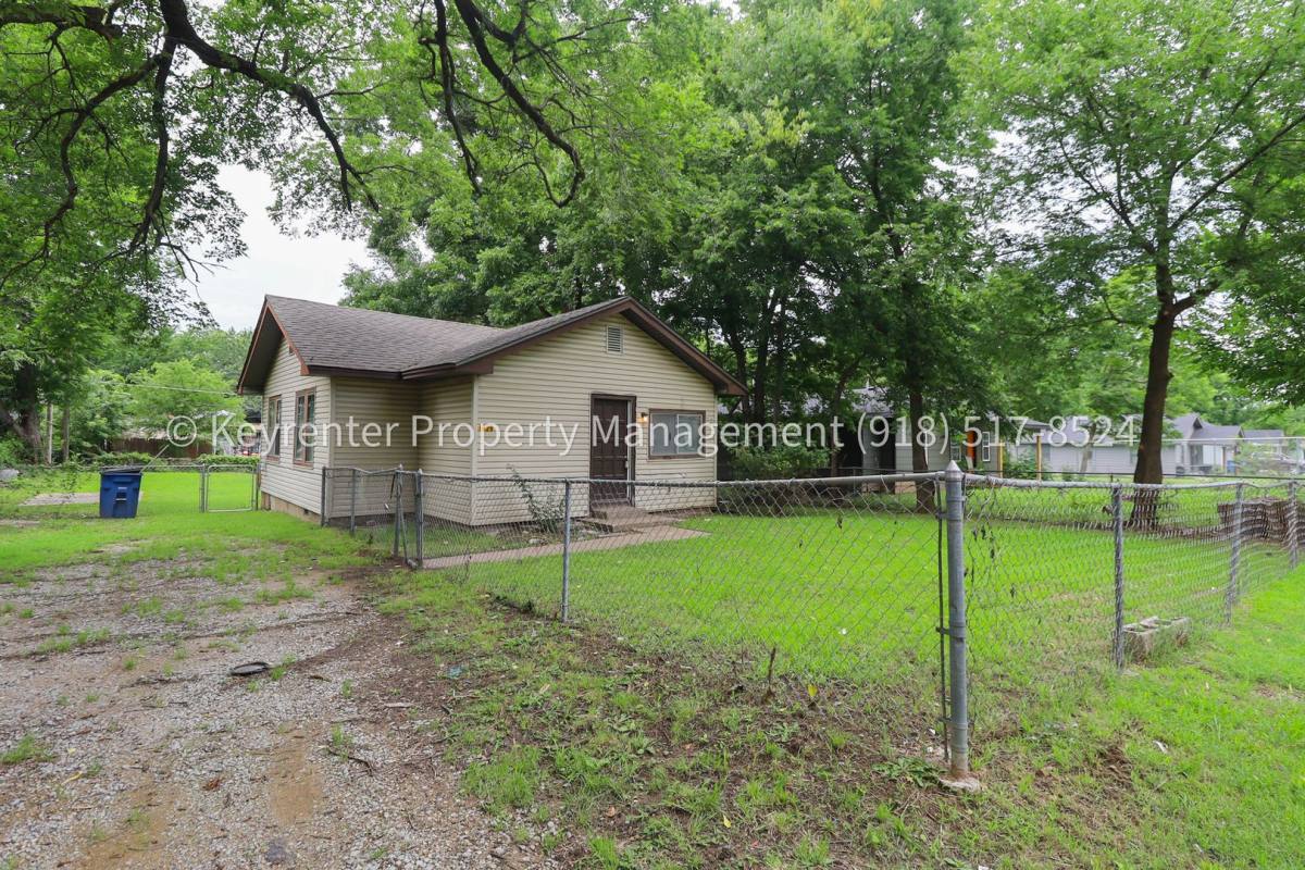 House for rent at 1928 N Columbia Place, Tulsa, OK 74110