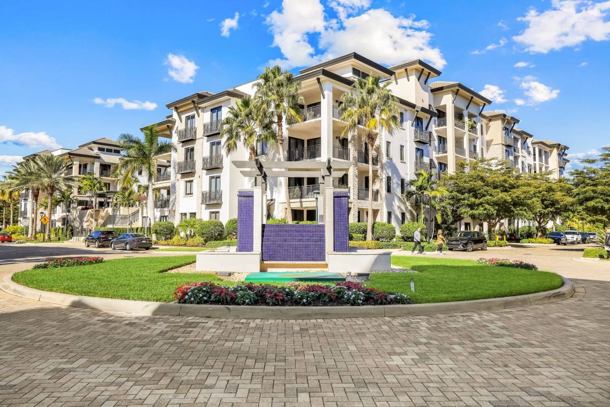 Condo for rent at 1035 3rd Ave S, Naples, FL 34102