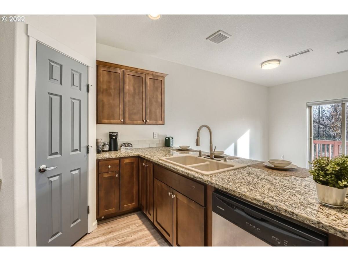 House for rent at 1437 NE 82nd Dr, Vancouver, WA 98665