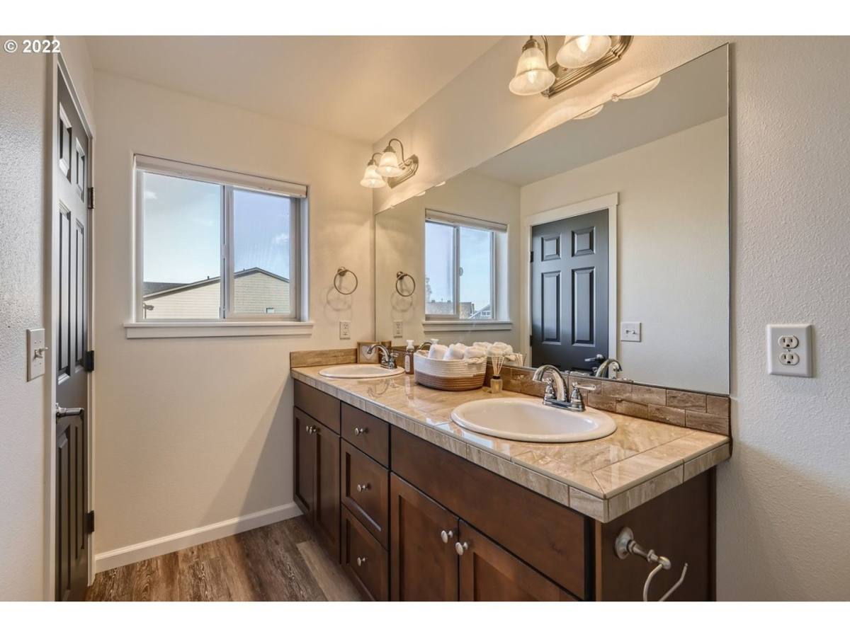 House for rent at 1437 NE 82nd Dr, Vancouver, WA 98665