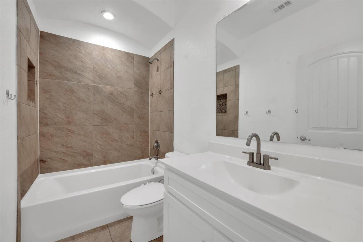 House for rent at 144 Creek Terrace Dr, Fort Worth, TX 76131