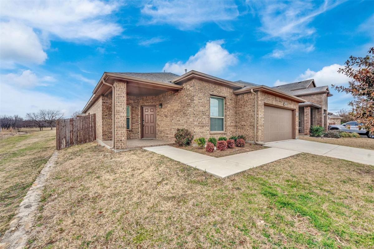 House for rent at 144 Creek Terrace Dr, Fort Worth, TX 76131