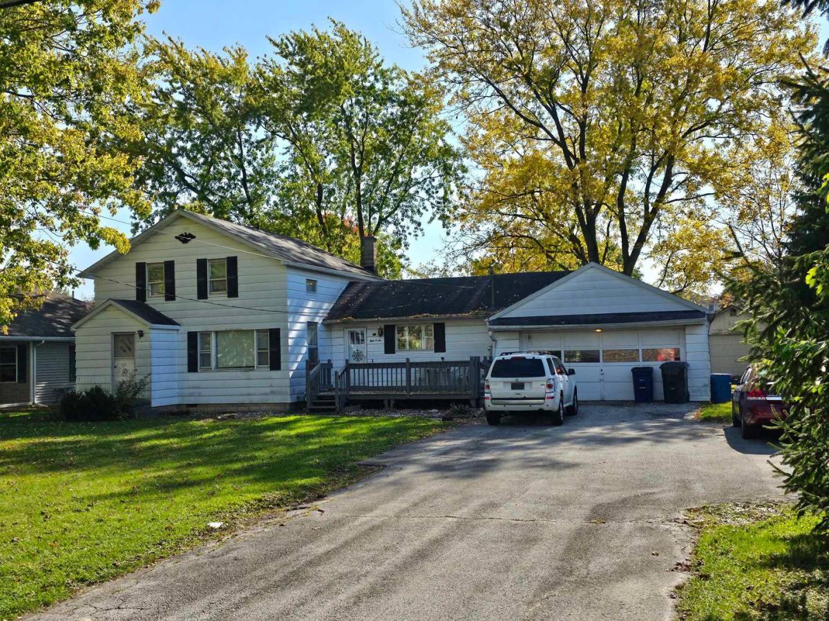 House for rent at 806 Napoleon, Bowling Green, OH 43402