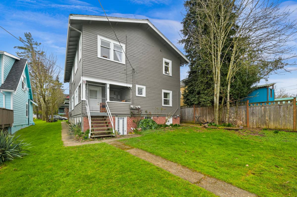 Apartment for rent at 1335 Franklin St, Bellingham, WA 98225