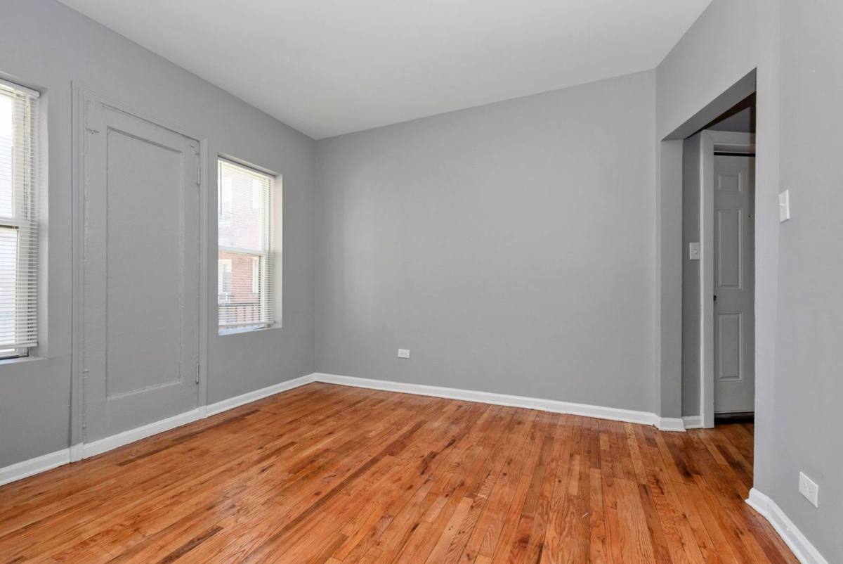 Apartment for rent at 6100-6108 S Eberhart, Chicago, IL 60637