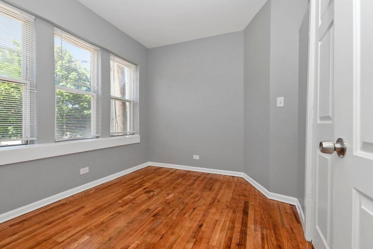 Apartment for rent at 6100-6108 S Eberhart, Chicago, IL 60637