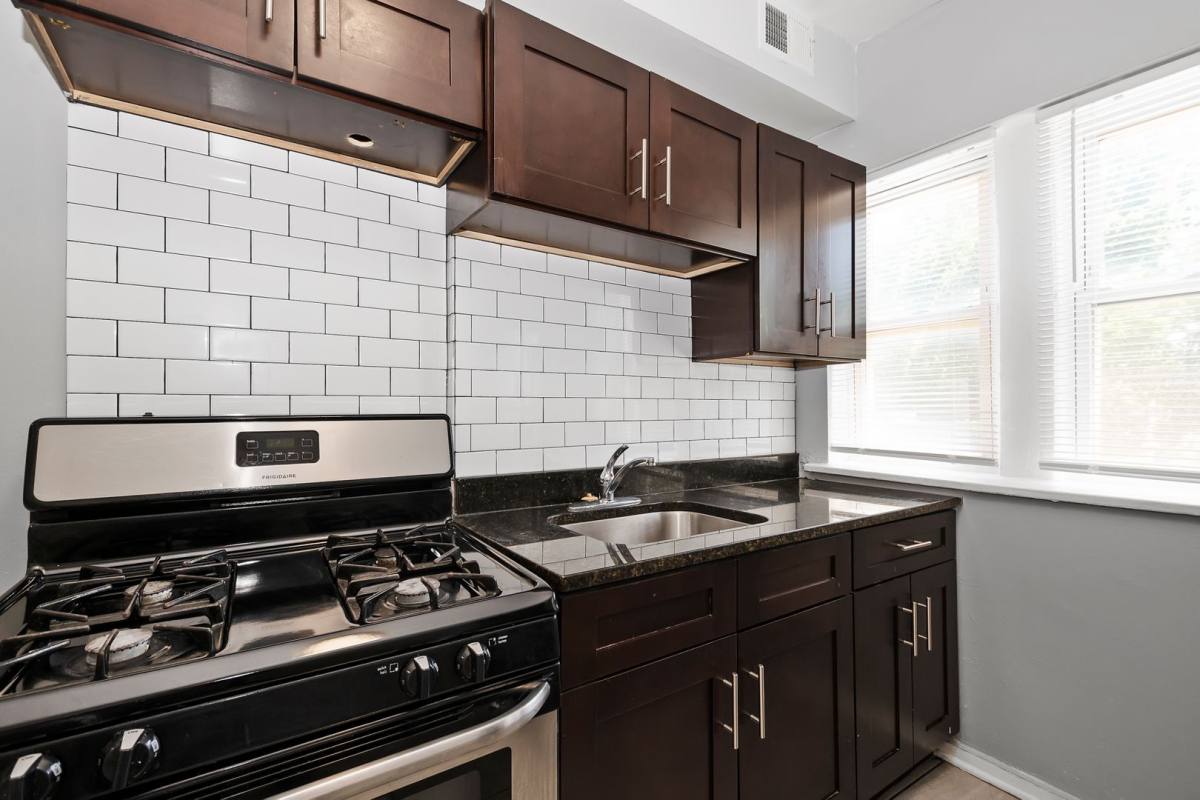 Apartment for rent at 6100-6108 S Eberhart, Chicago, IL 60637