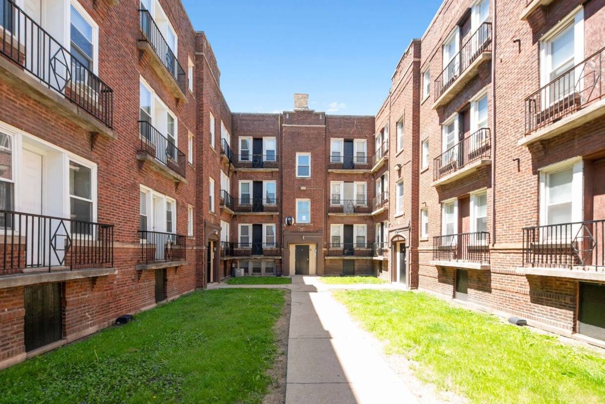 Apartment for rent at 6100-6108 S Eberhart, Chicago, IL 60637
