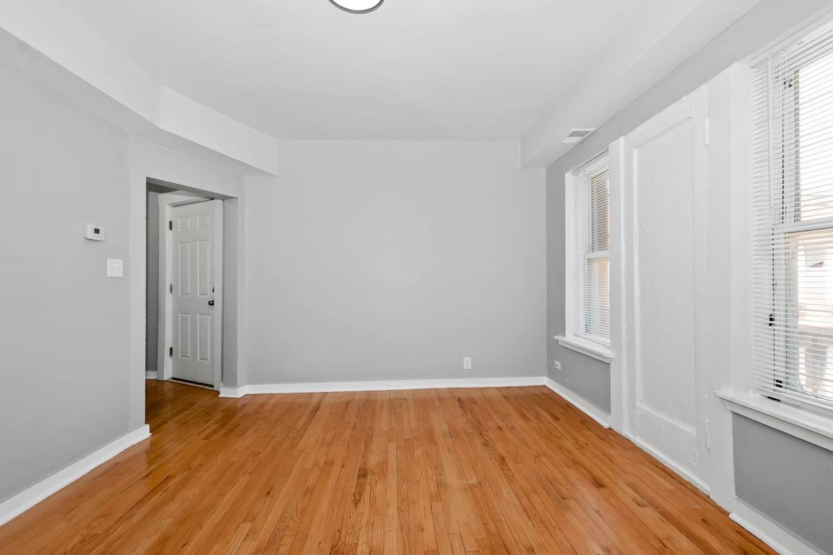 Apartment for rent at 6100-6108 S Eberhart, Chicago, IL 60637