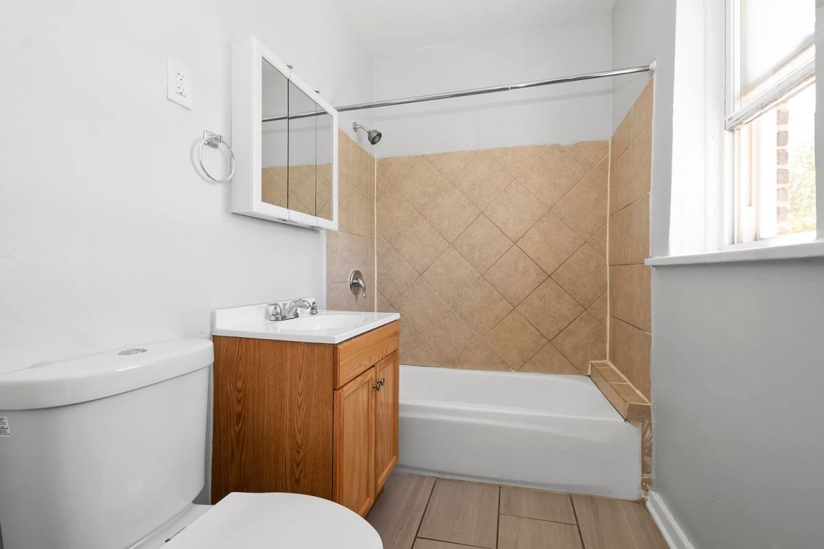 Apartment for rent at 6100-6108 S Eberhart, Chicago, IL 60637