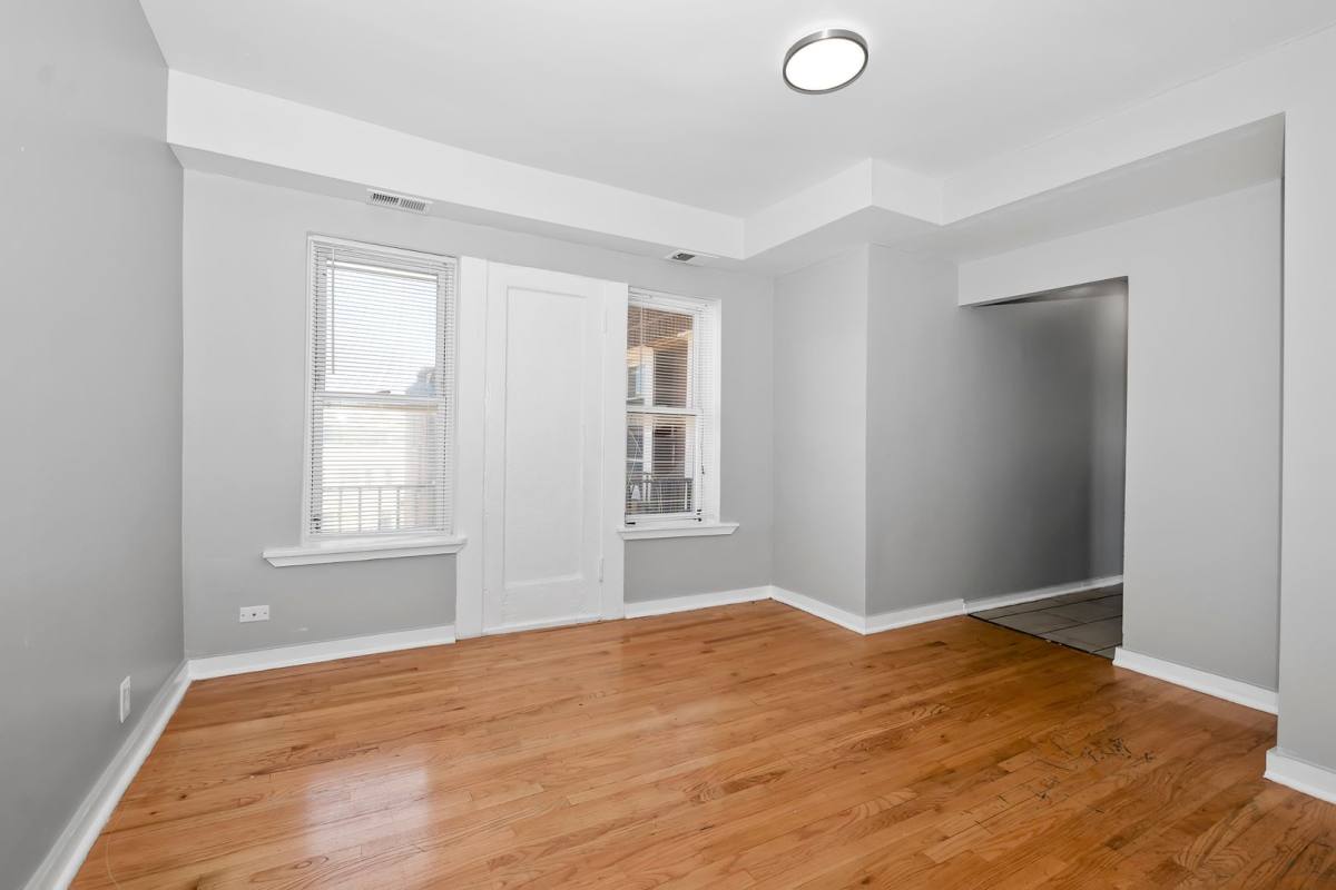 Apartment for rent at 6100-6108 S Eberhart, Chicago, IL 60637