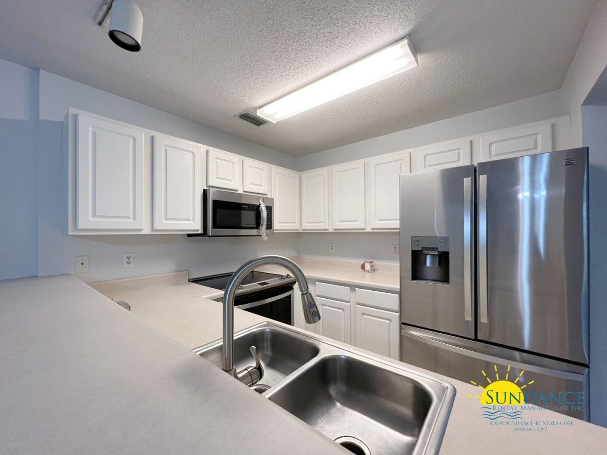 Townhouse for rent at 950 Scenic Oak Lane, Fort Walton Beach, FL 32547