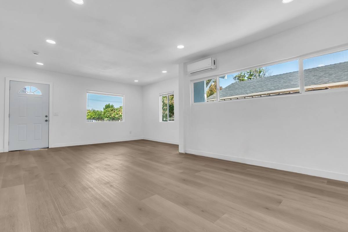 Apartment for rent at 5518 Denker, Los Angeles, CA 90062